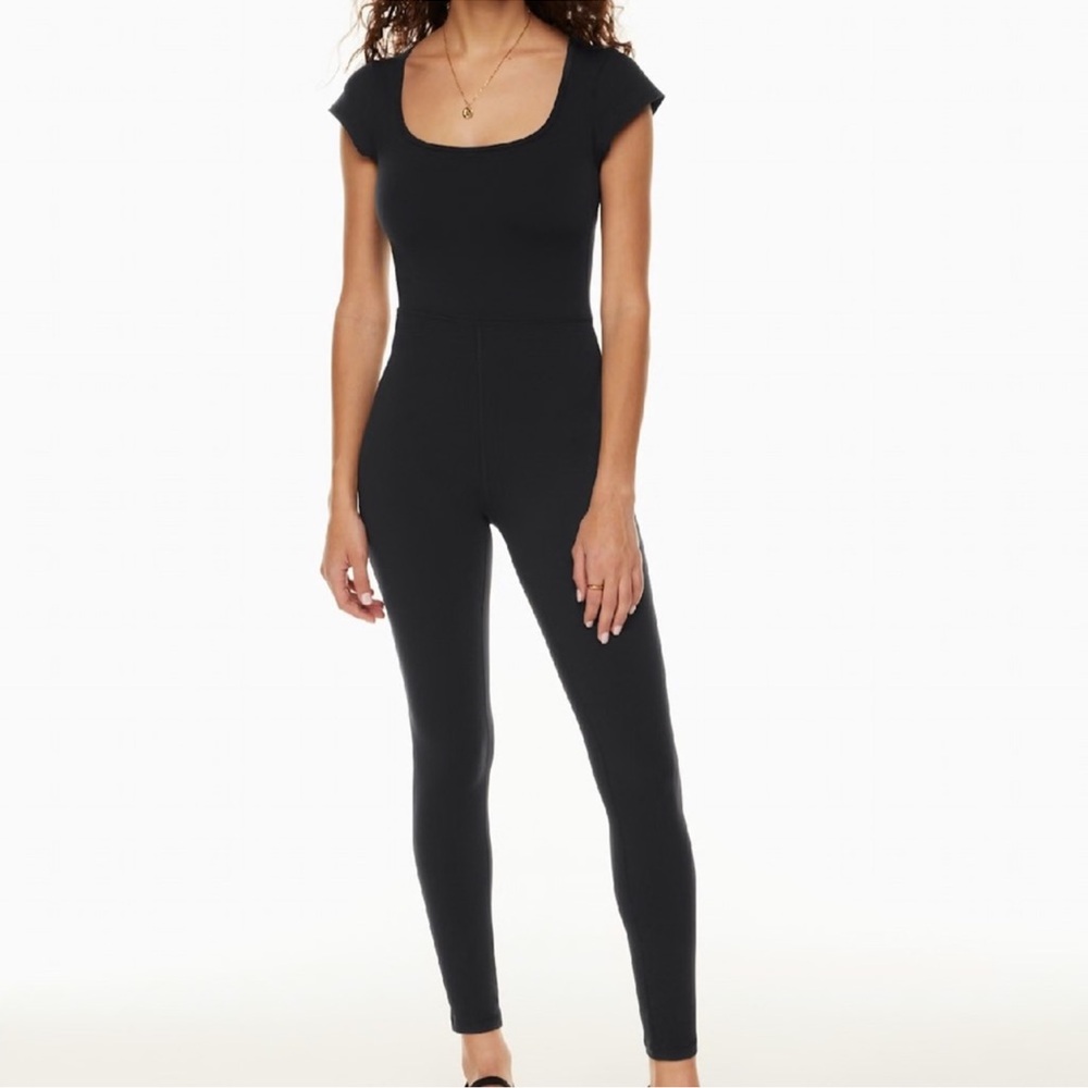 Aritzia Wilfred Free Black Scoop-Neck Cap-Sleeve Jumpsuit